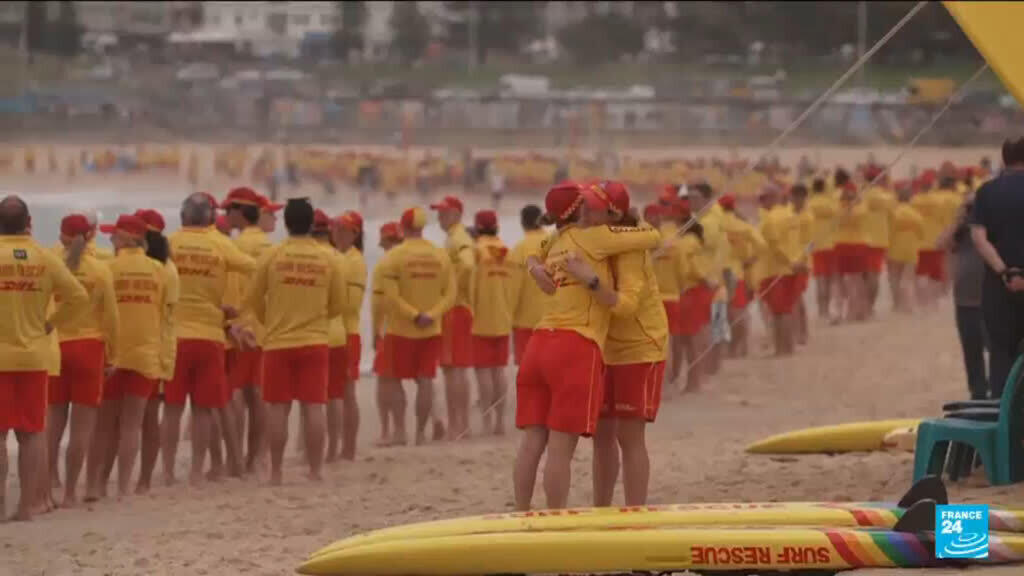 Lifeguards pay tribute to Bondi Beach victims