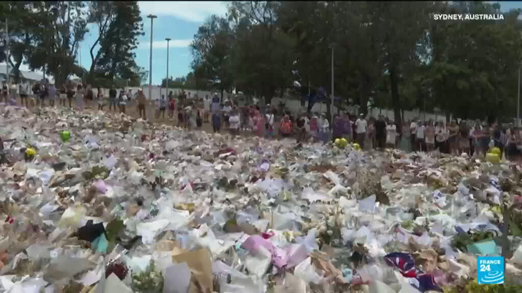Australia pays tribute to Bondi Beach shooting victims