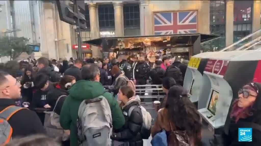 Eurostar to return to normal after massive power supply leaves travellers stranded