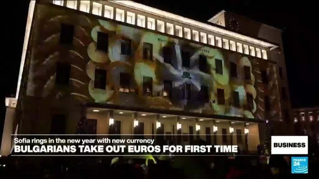 Bulgarians ring in the new year by withdrawing euros