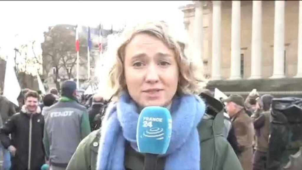 Hundreds of farmers protest outside French parliament