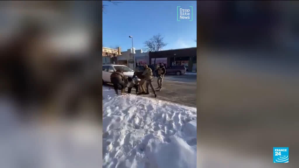 Minneapolis: Federal agents shoot and kill a man as protests erupt