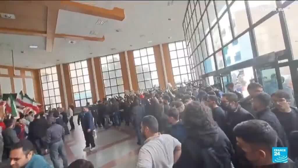 Iran student protests continue
