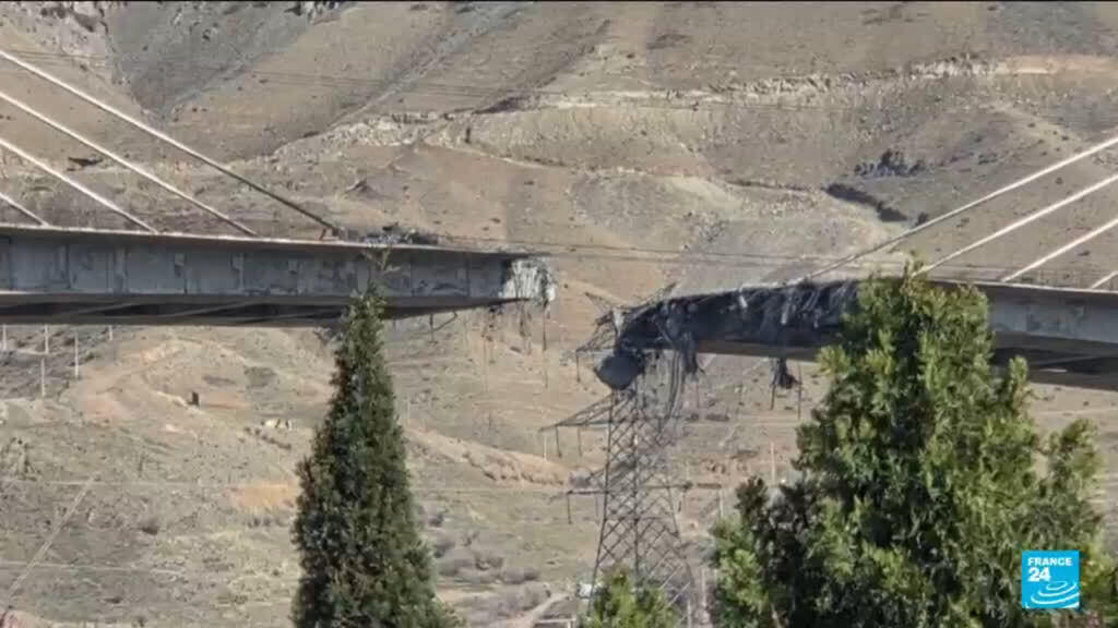 8 killed, 95 wounded in US-Israeli attacks on Iran bridge