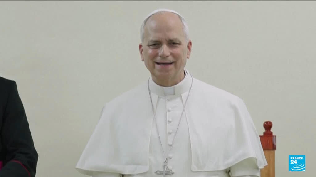 Pope urges Cameroon's leaders to examine 'conscience', tackle corruption