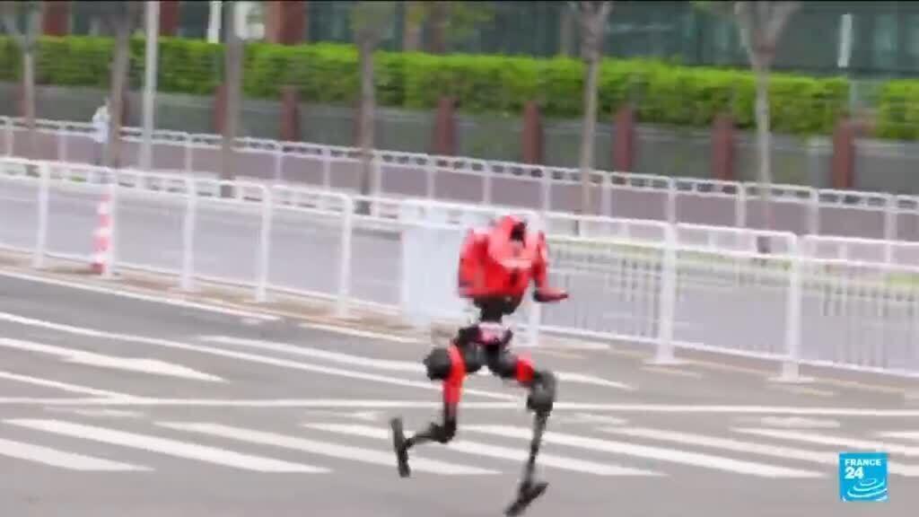 Humans far behind as robot breaks record at Beijing half marathon