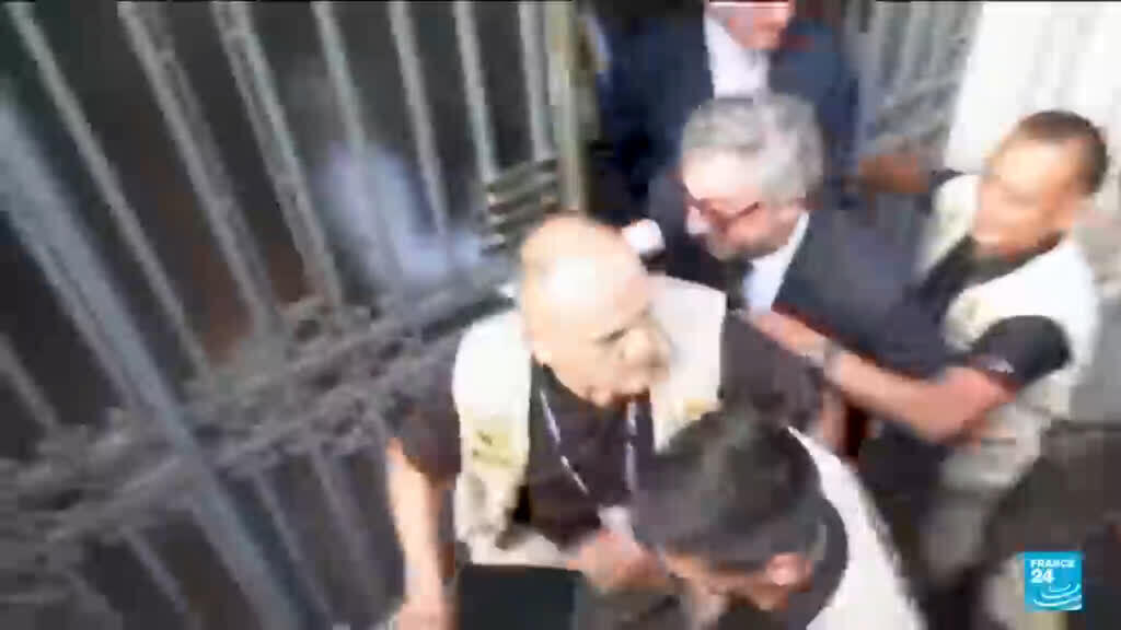 Peru's electoral commission chief resigns over chaotic vote