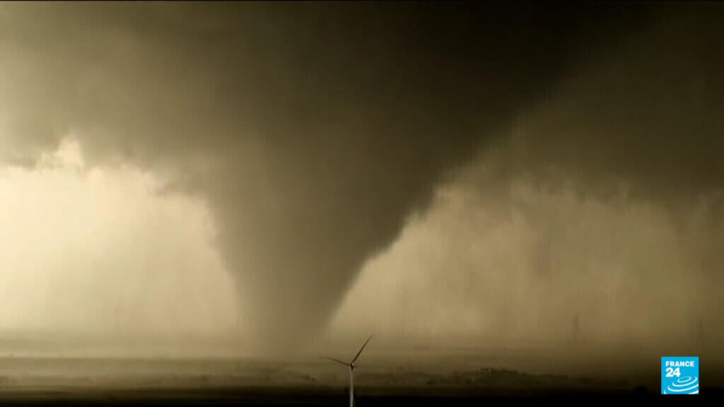 Tornado barrels through Oklahoma