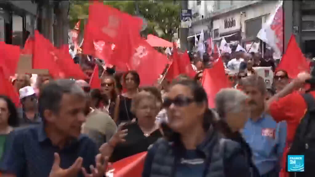 Portugal hit by general strike over labour reforms