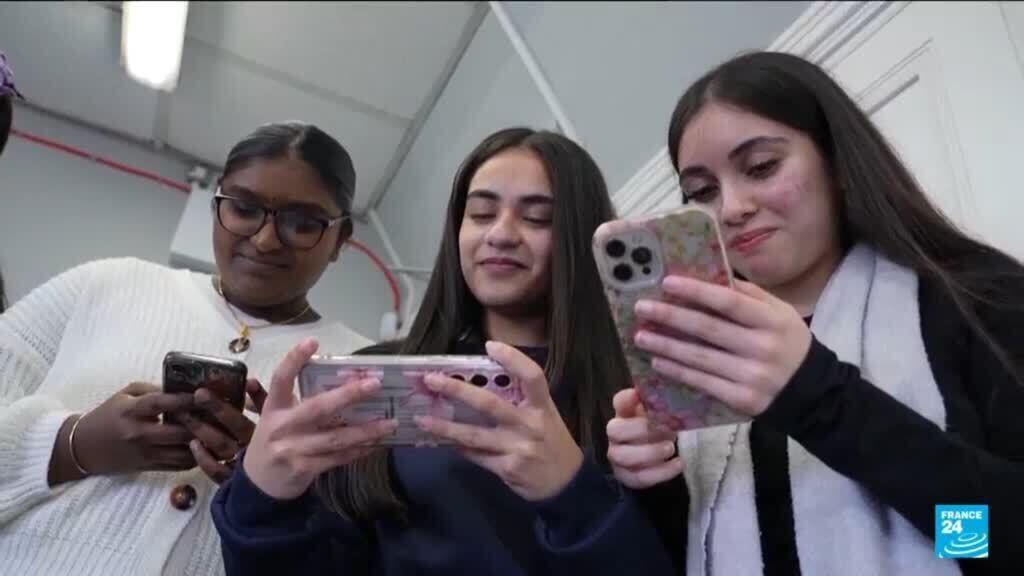 UK to ban social media for under-16s