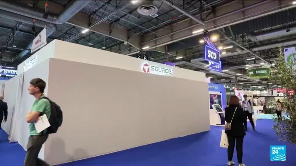 France shuts down twelve Israeli stands at defence trade show