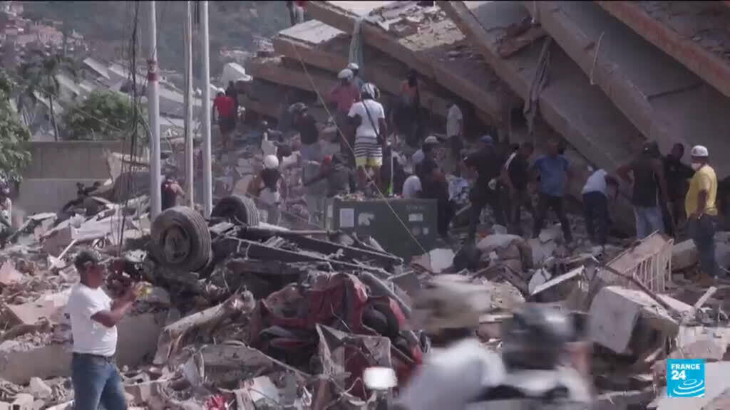 Venezuela: Survivors say rescue effort too slow