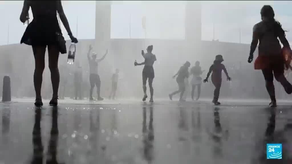 Temperature records tumble as heatwave moves east