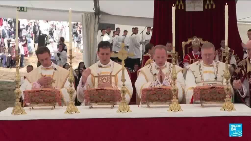 Schismatic Catholic society sees six bishops excommunicated by Pope