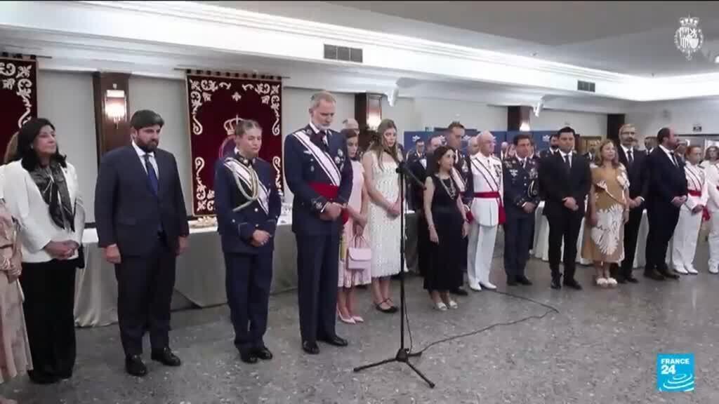Spanish royals mark minute of silence for wildfire victims