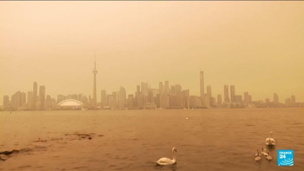 Toronto suffocates as wildfire smoke chokes city