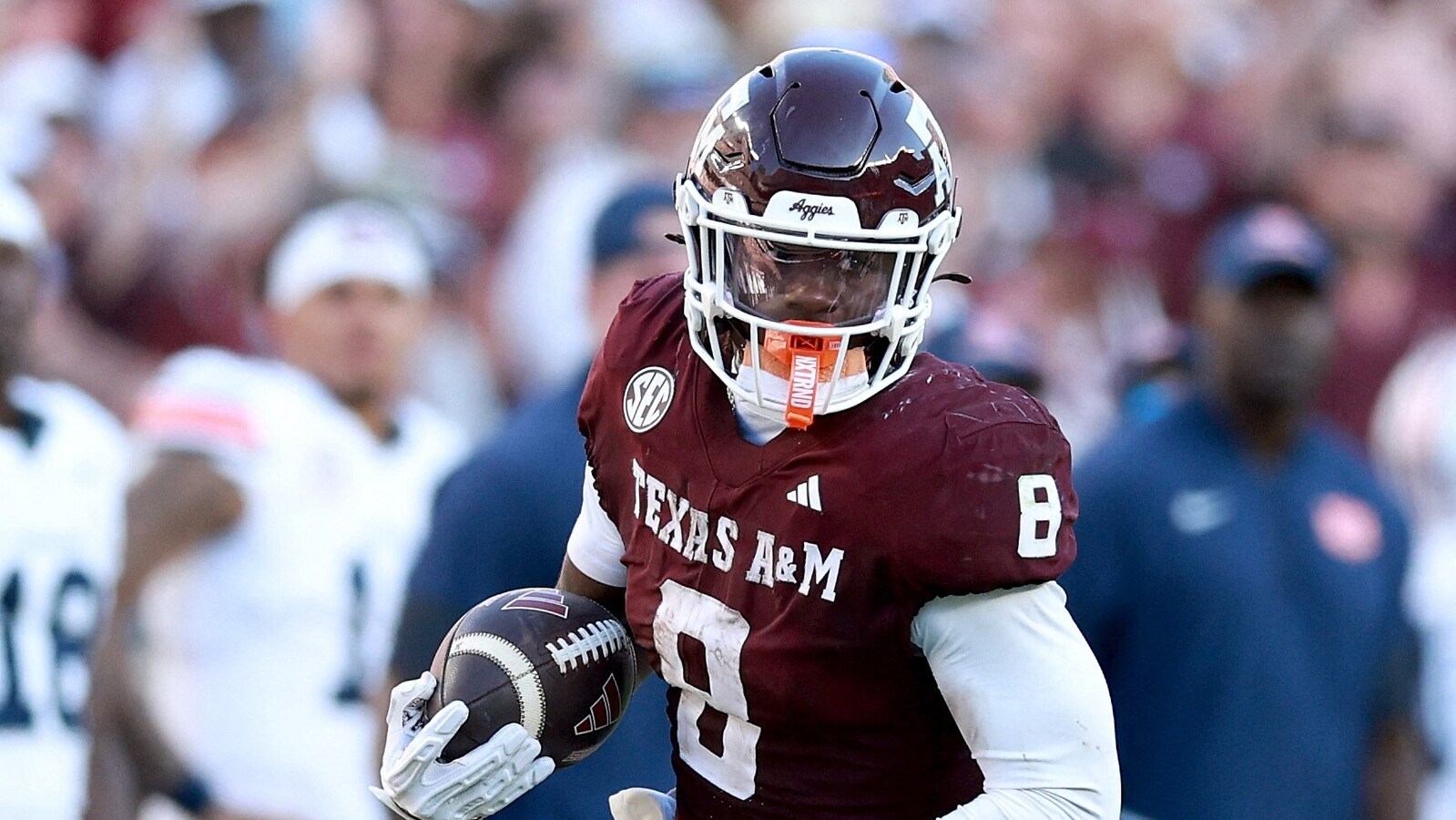 Le'Veon Moss injury update: Will Texas A&M star return vs. Florida after scare?