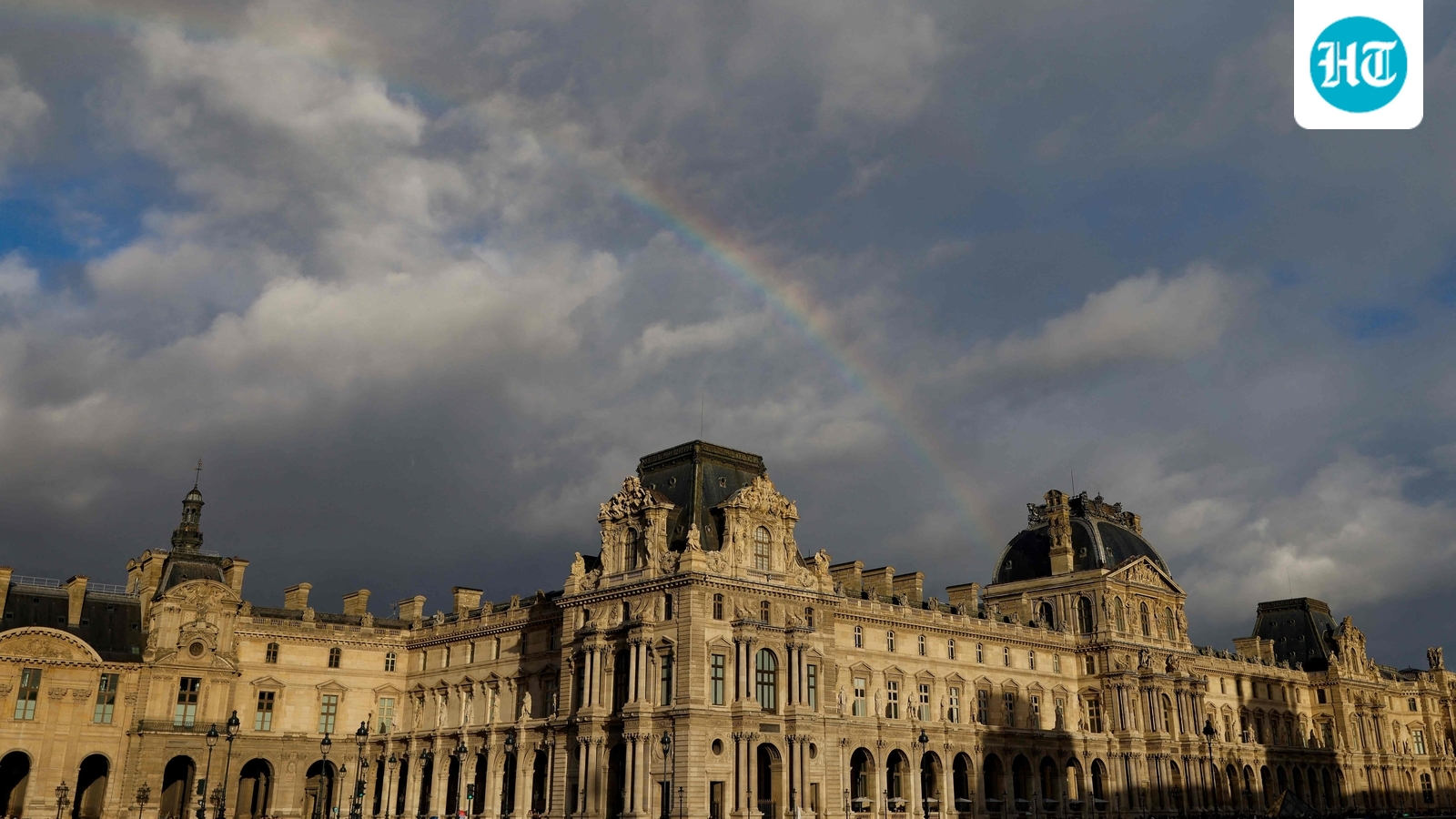 Upset with working conditions, Louvre trade unions call for rolling strike next week