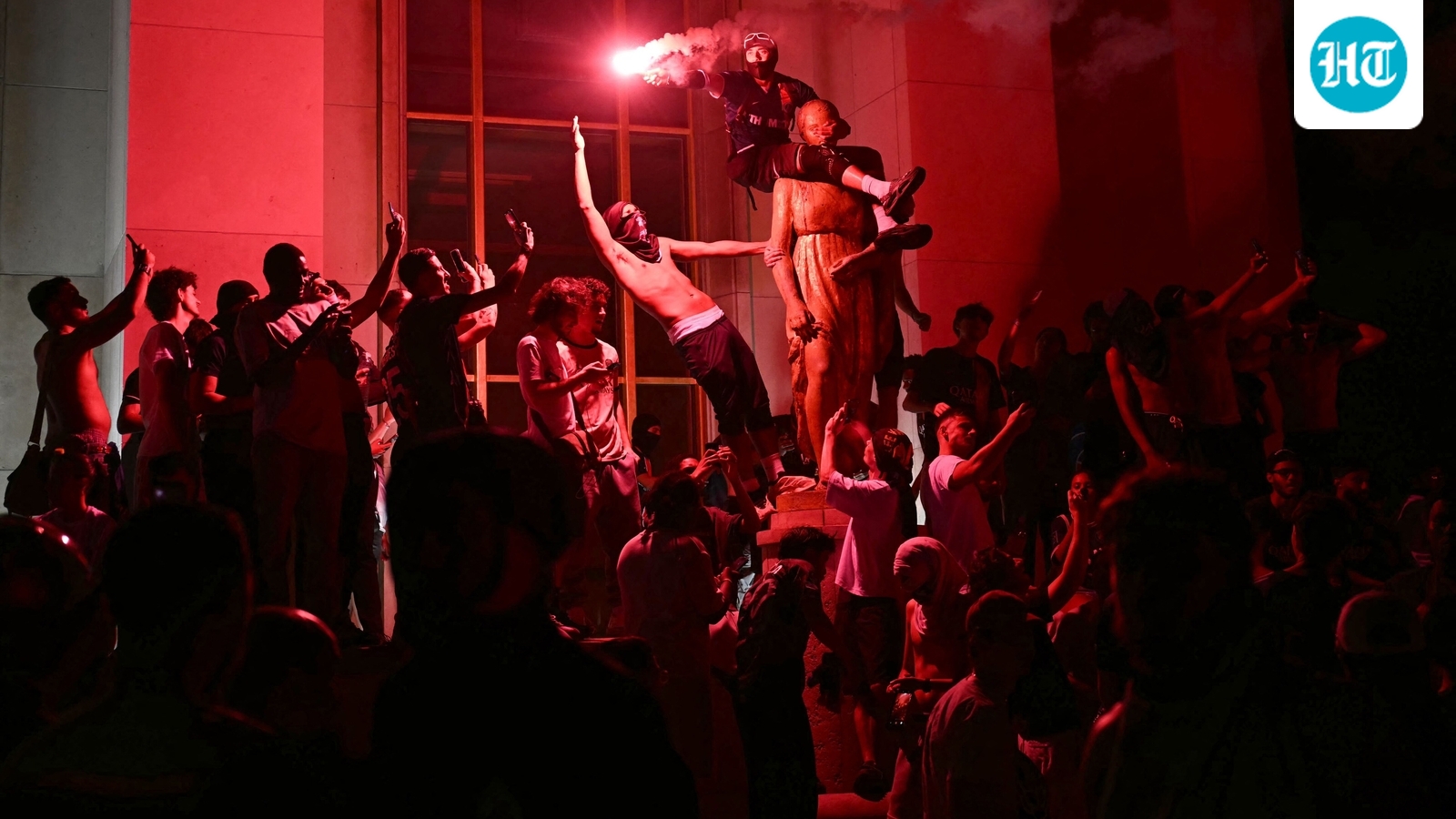 PSG title celebrations turn violent in Paris, 45 taken into custody