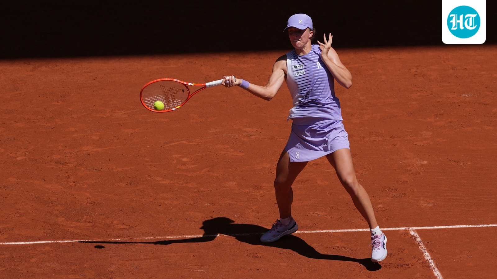Iga Swiatek sees off Sara Bejlek to reach third round at French Open