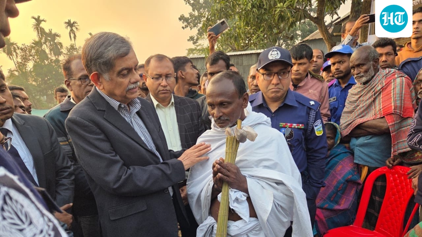 Unrest in Bangladesh live updates: Yunus govt official meets Dipu Das's father amid Hindu groups' protest in India