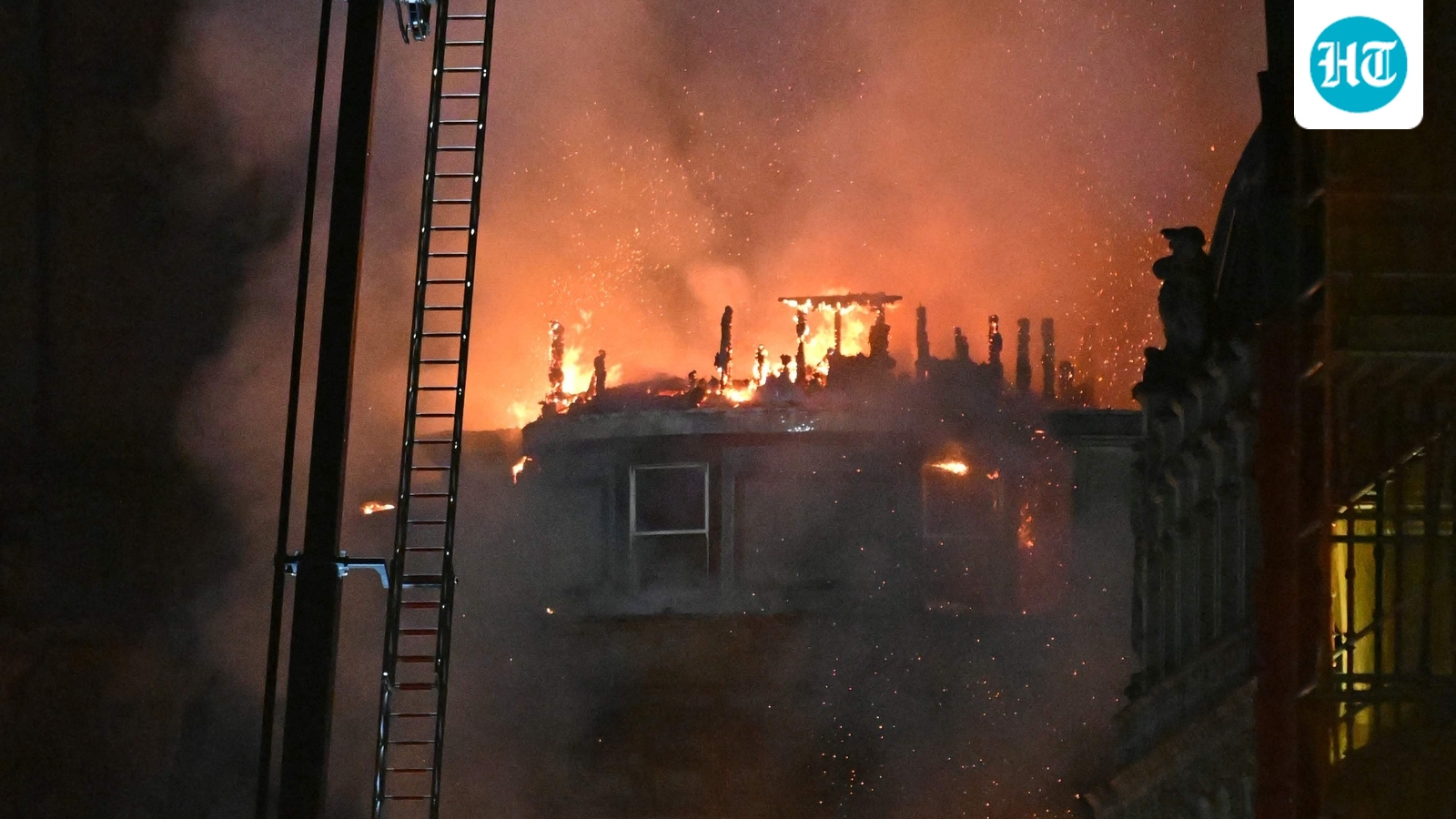 Glasgow fire: Videos of moment blaze starts at vape shop on Union Street surface; watch