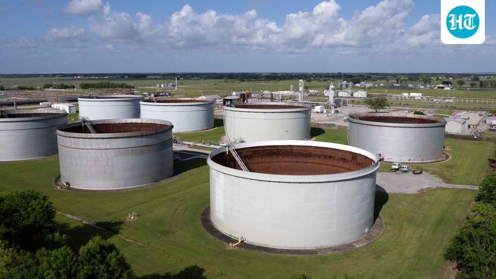 US natural gas falls for 5th straight session, hits lowest since Oct 2024