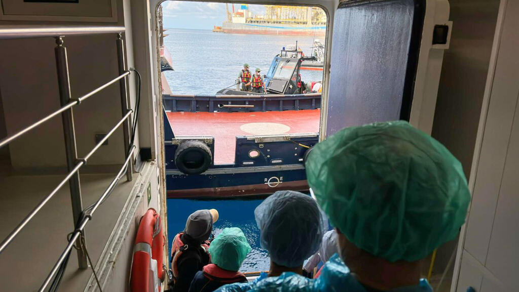 Live: Spanish passengers begin evacuating ship hit by hantavirus