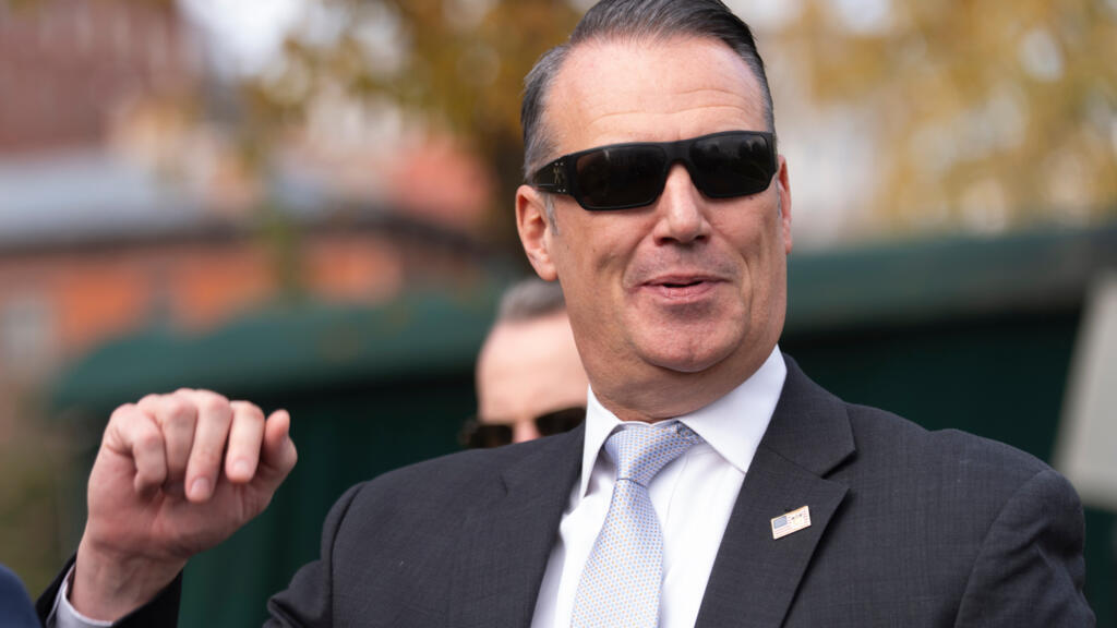 US judge orders ICE chief to appear 'personally' in court, threatens contempt