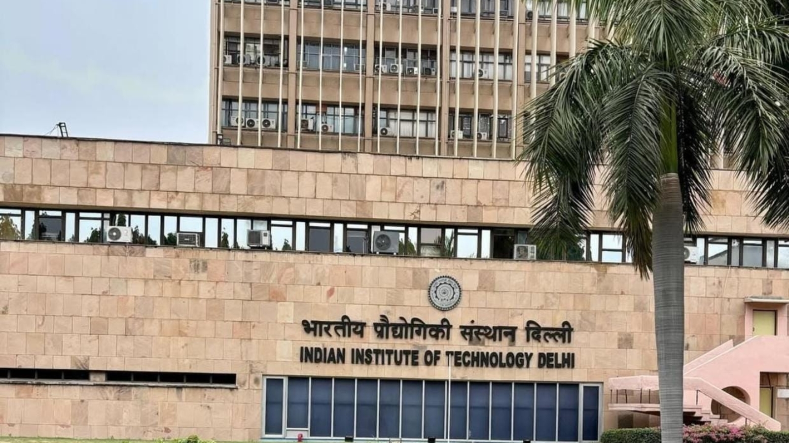 H-1B visa: US firm's hoardings outside IIT Delhi say ‘$100K won’t stop us from hiring’ amid Trump crackdown