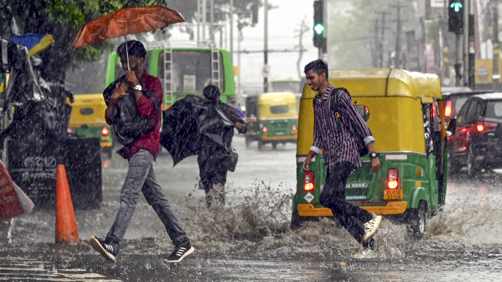Heavy rains lash Kerala; IMD issues orange alert in 7 districts, over 3,000 residents set for evacuation