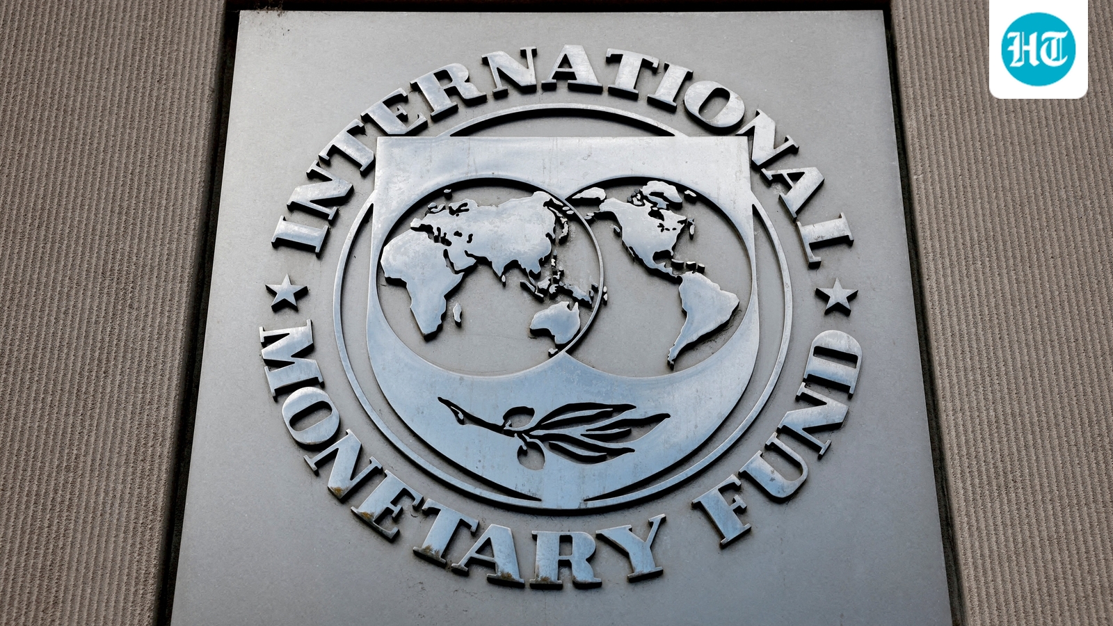 IMF clears $1.32 billion in fresh debt for Pakistan amid economic woes