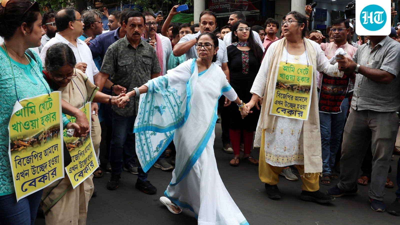 Why did Mamata Banerjee lead surprise hawkers march amid intensifying TMC crisis?