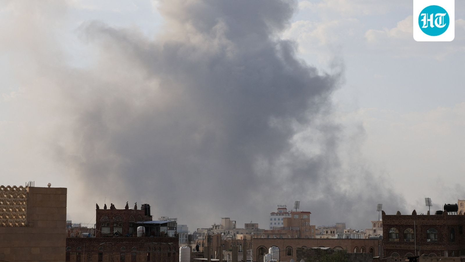 Saudi Arabia bombs Yemen over shipment of weapons for separatists that arrived from UAE