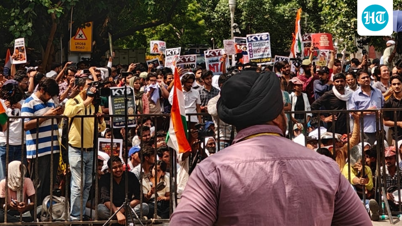 'Go Pradhan Go' chants ring out at Jantar Mantar as protesters bang thalis and chammach | Video