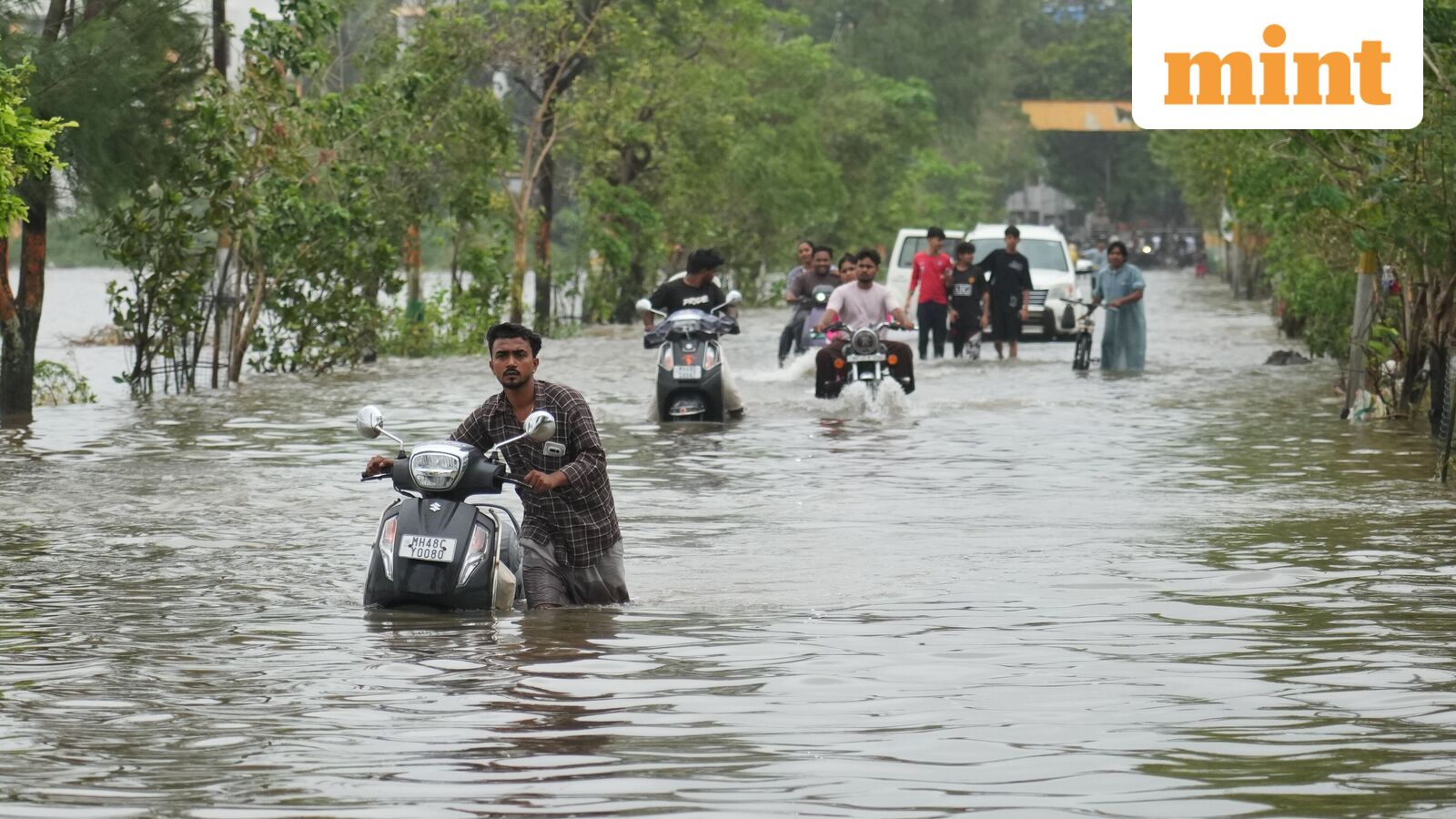 Waded through Mumbai rainwater? BMC issues leptospirosis advisory — Symptoms, crucial 72-hour window &amp; more