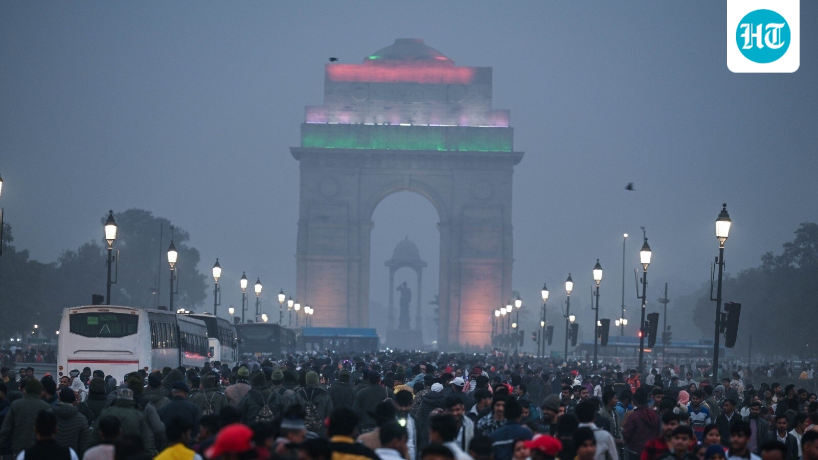 New year, same story: Chill, fog, ‘very poor’ air continue in Delhi