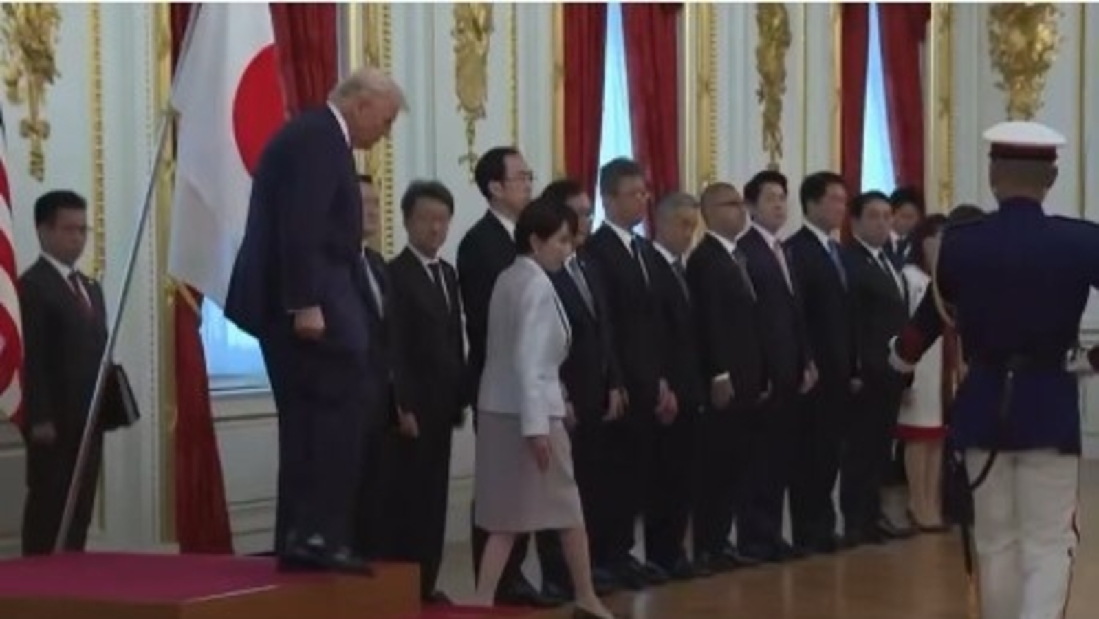 Video showing Trump being guided around room by Japan’s new PM creates buzz, Did White House react?