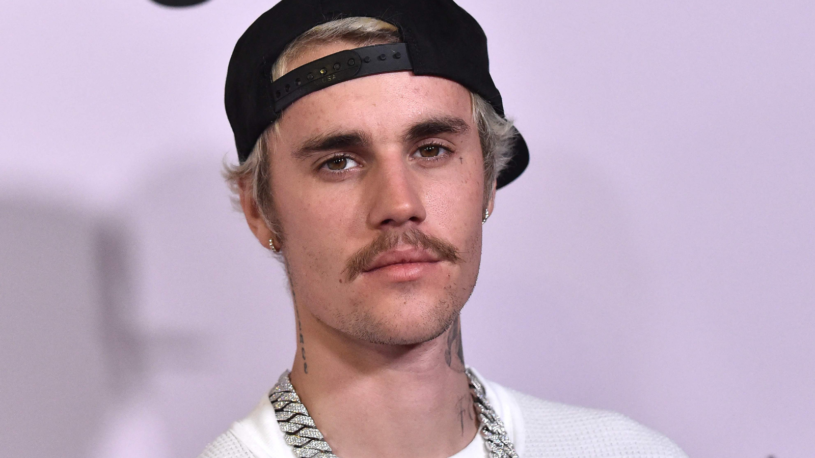 Justin Bieber surprises fans by changing Instagram username to @lilbieber