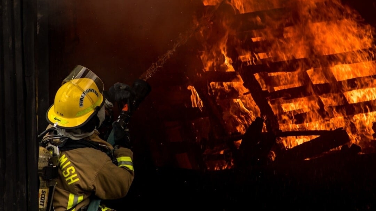 South Gate fire: Massive industrial blaze blankets Los Angeles with smoke; videos emerge