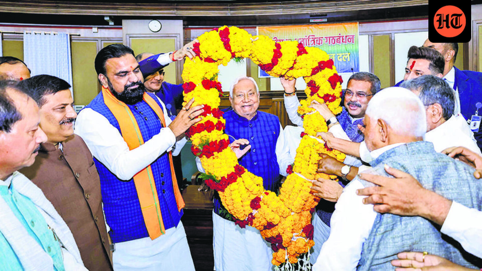 Nitish Kumar stakes claim to form Bihar govt again