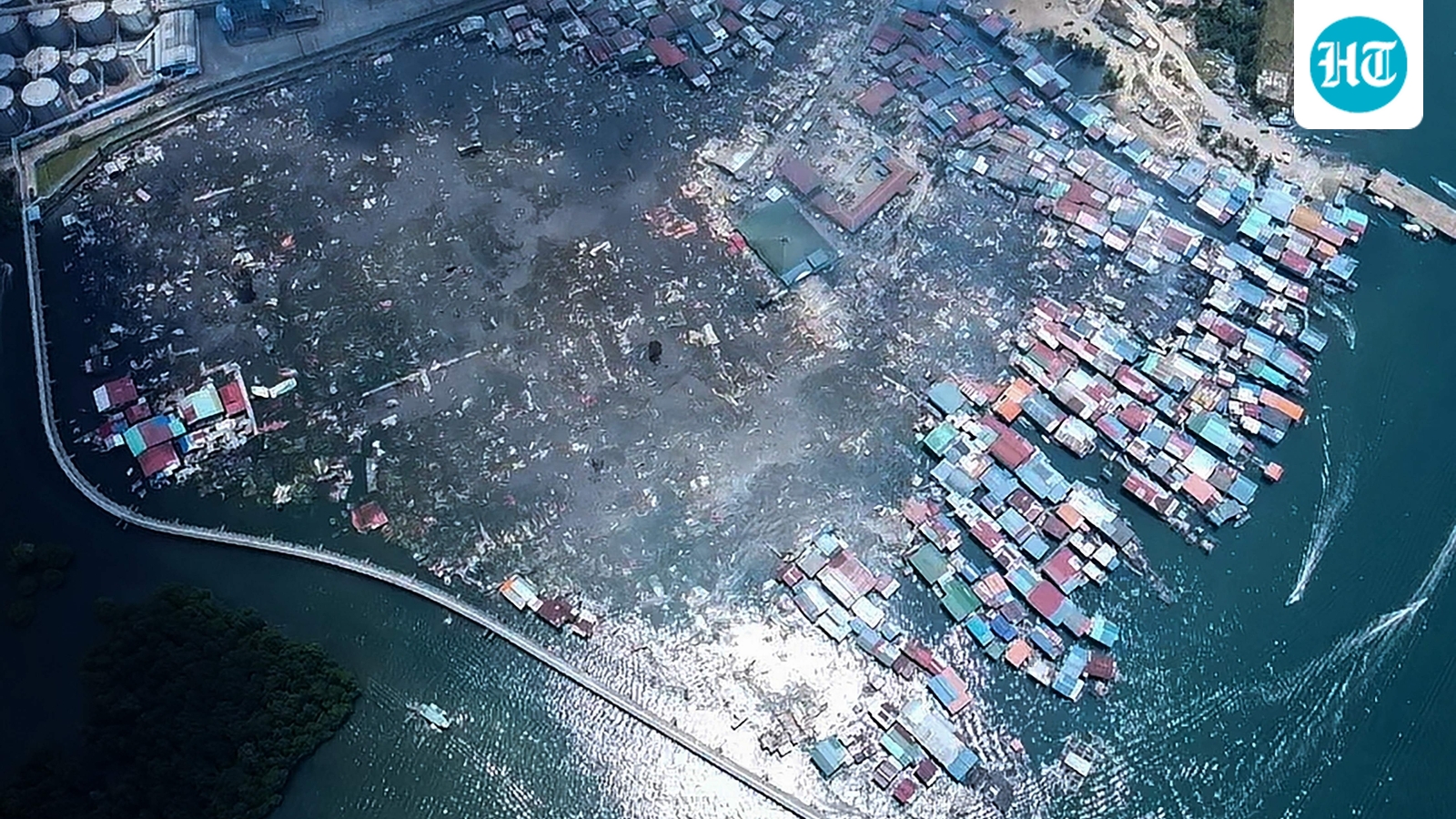 Fire razes 1,000 'stilt' homes in Malaysia's Sabah, thousands displaced