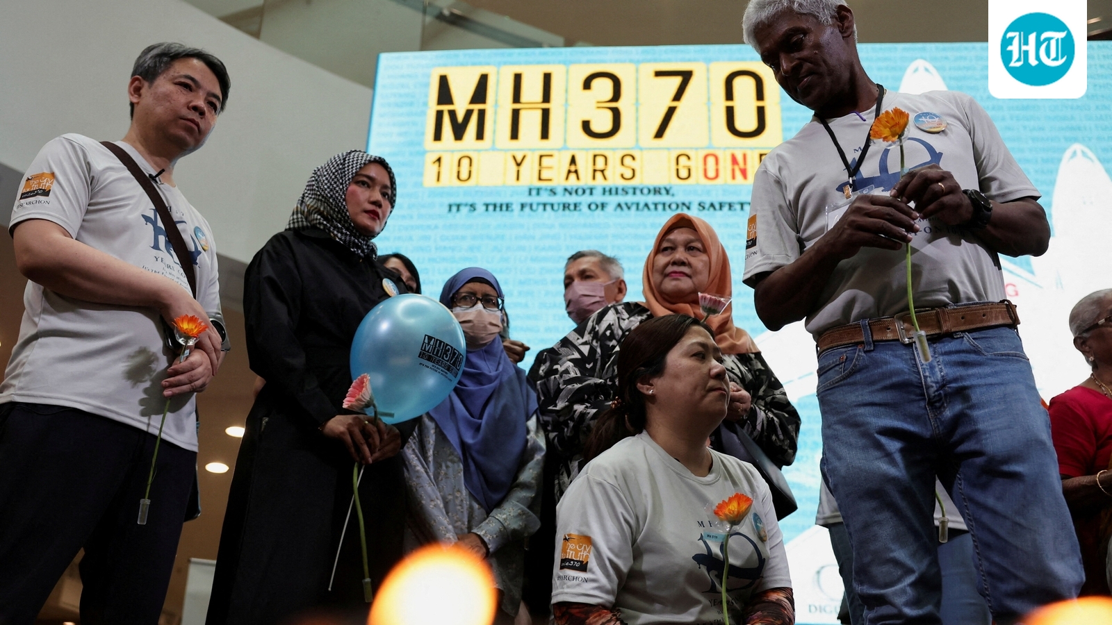 Families of flight MH370 passengers urge Malaysia to extend search