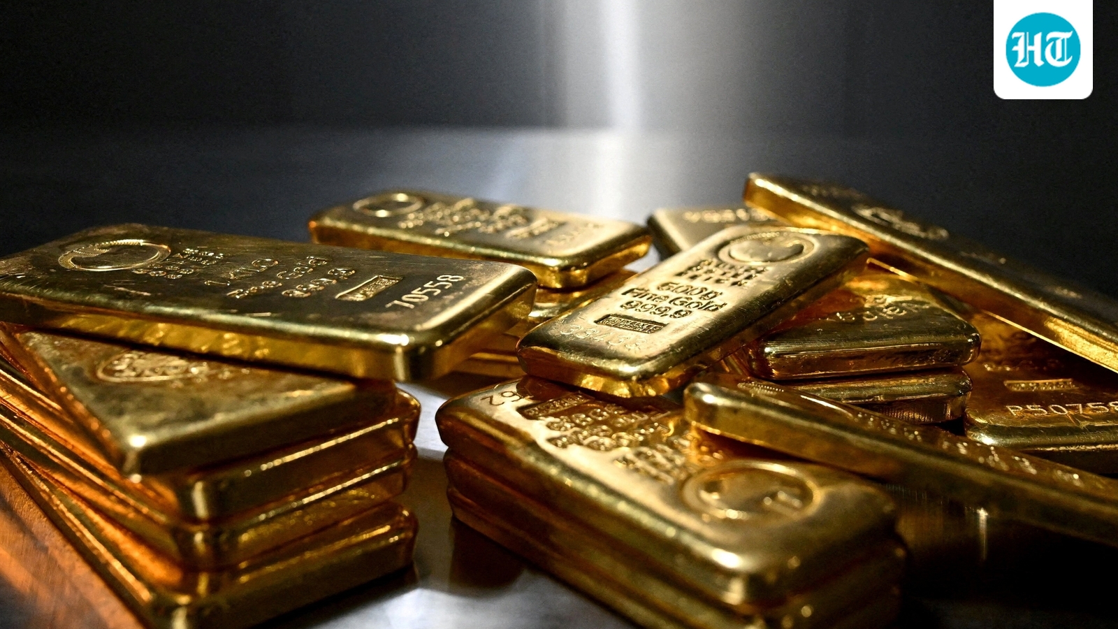 Gold prices drop 2.5% as US inflation data fuels Fed rate hike fears