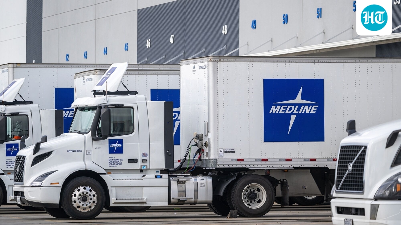 Immigrant truckers file suit over California's plans to revoke driver's licenses