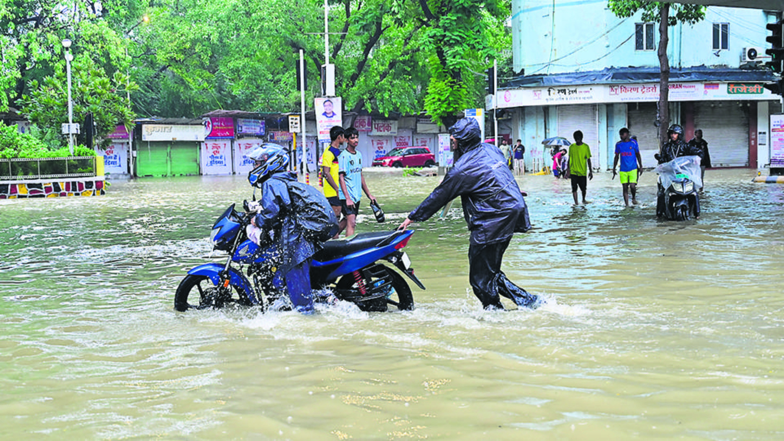 BMC imposes  ₹10 lakh fine on 4 mini pumping station operators over waterlogging after rains