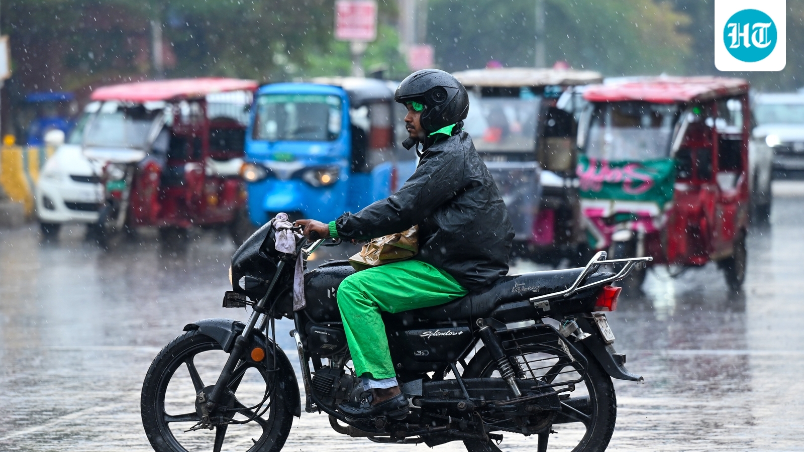 Heavy rain hits Noida, several streets waterlogged; yellow alert in Delhi and Gurgaon