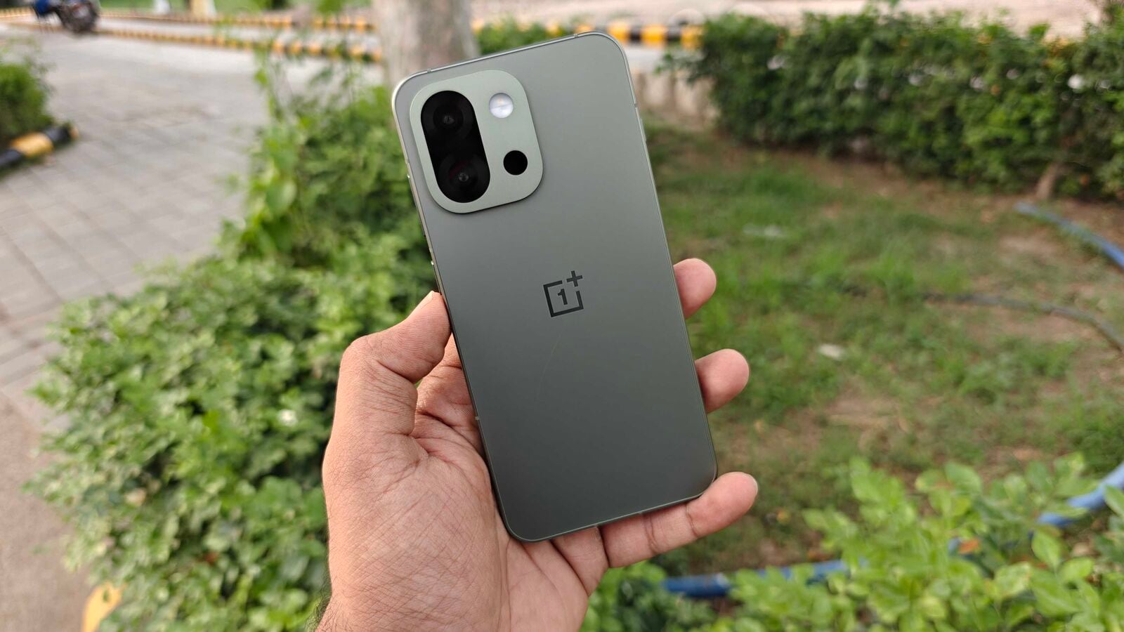 How to apply for OxygenOS 16 beta in India? Step-by-step guide, eligible devices, new features and more