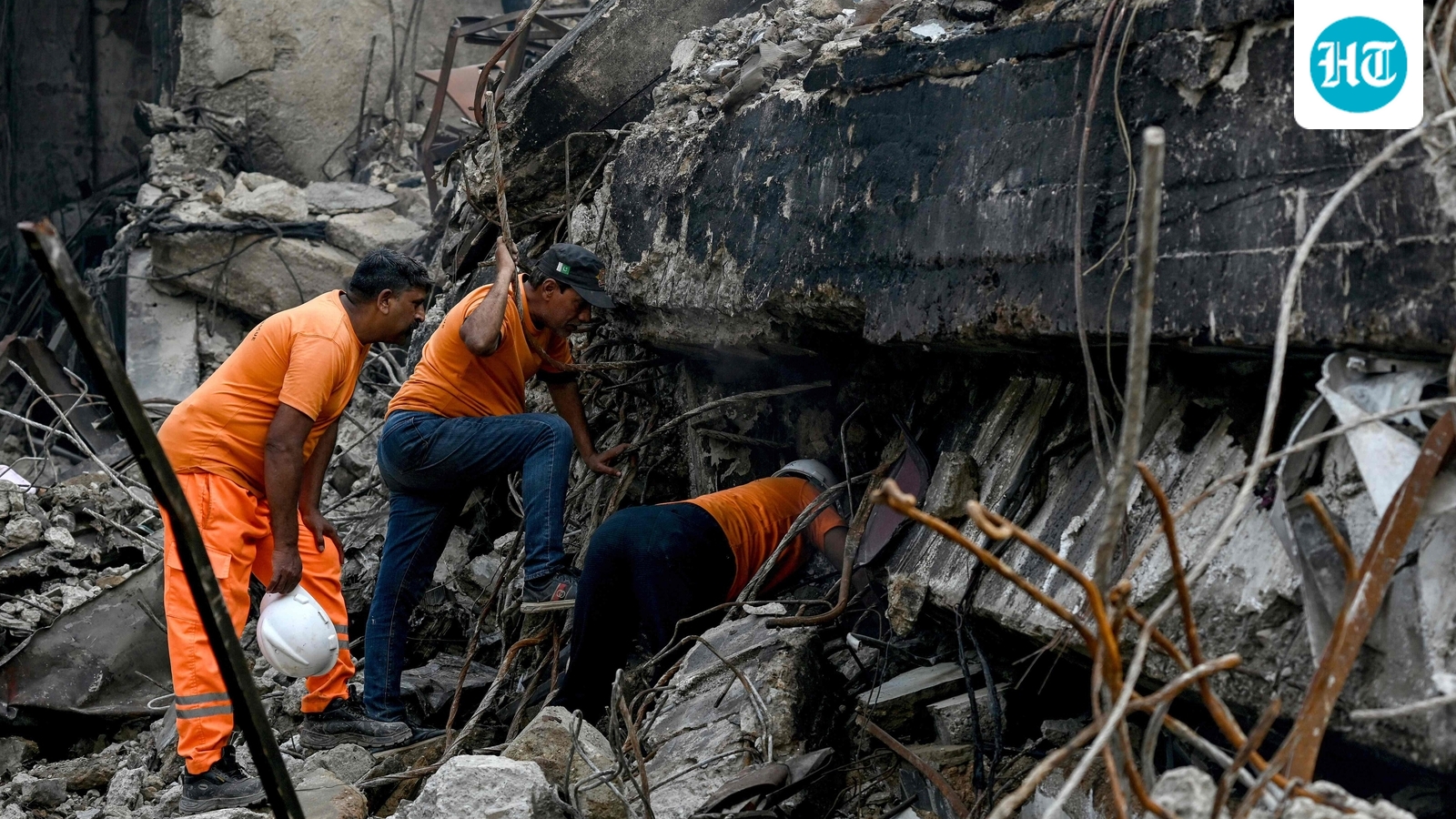 Karachi shopping plaza fire: Toll rises to 30, 16 minors among those missing