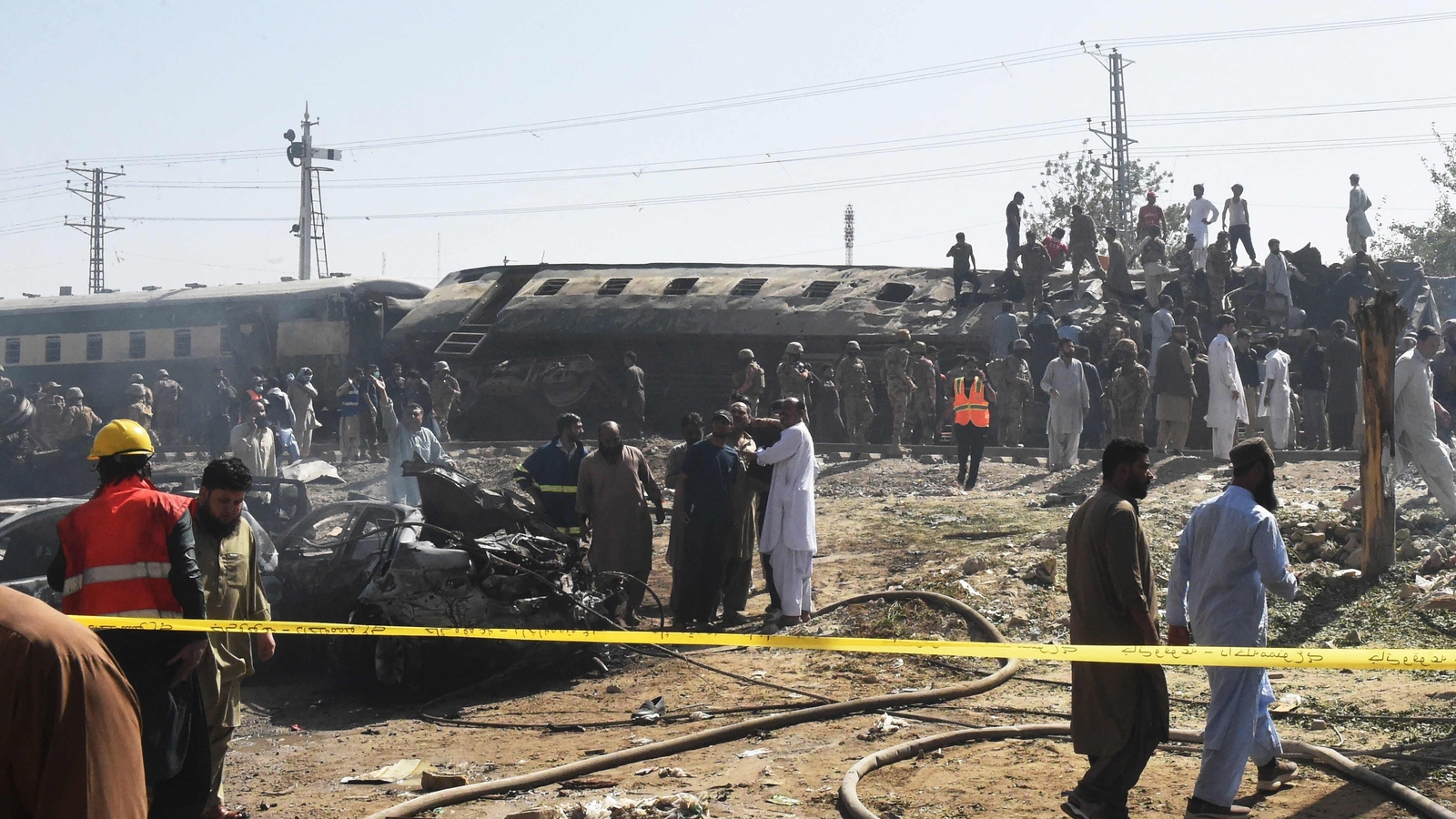 Dozens killed as blast targets train in southwest Pakistan